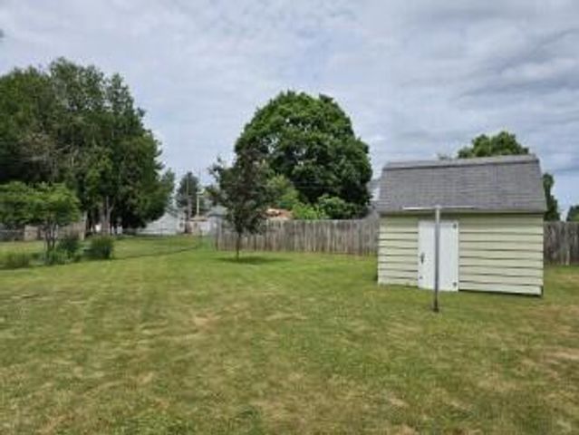 109 W Woodrow Street, Fremont, MI 49412