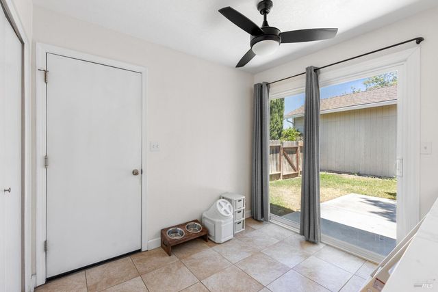 896 Meadowhawk Dr, Vacaville, CA 95687