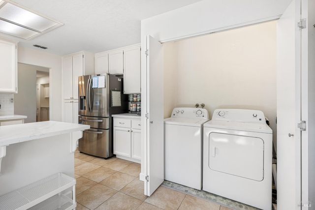 896 Meadowhawk Dr, Vacaville, CA 95687