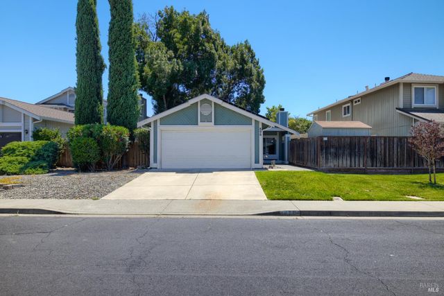 896 Meadowhawk Dr, Vacaville, CA 95687
