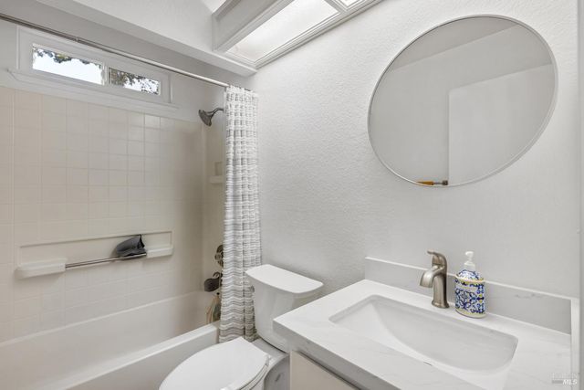 896 Meadowhawk Dr, Vacaville, CA 95687