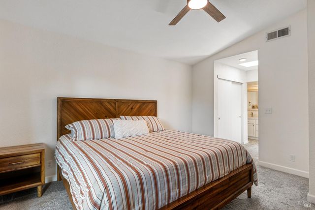 896 Meadowhawk Dr, Vacaville, CA 95687
