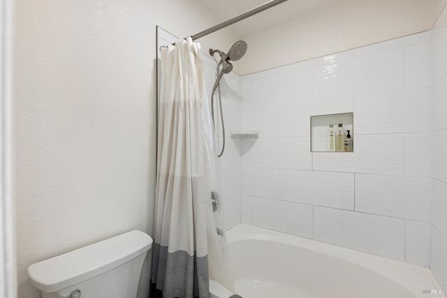 896 Meadowhawk Dr, Vacaville, CA 95687