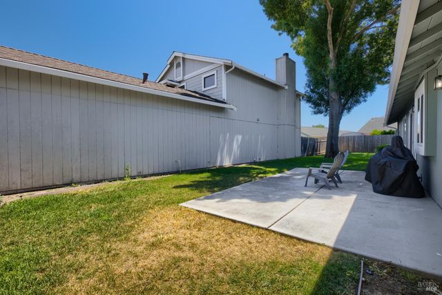 896 Meadowhawk Dr, Vacaville, CA 95687