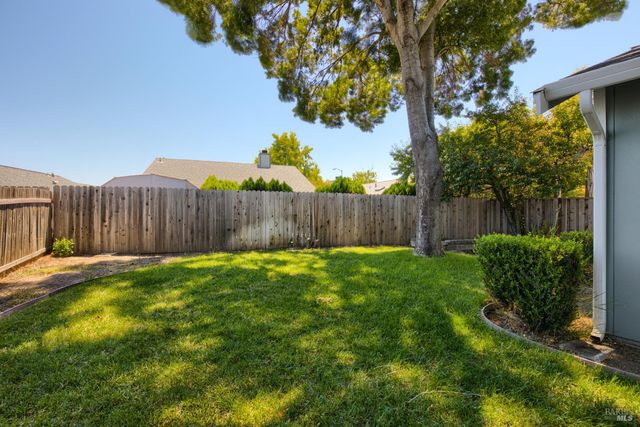 896 Meadowhawk Dr, Vacaville, CA 95687