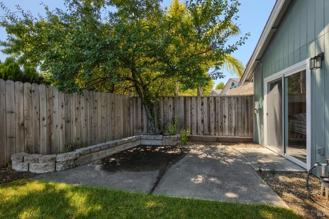 896 Meadowhawk Dr, Vacaville, CA 95687