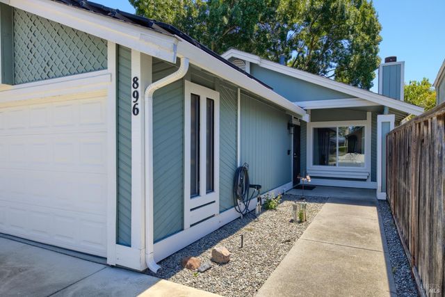 896 Meadowhawk Dr, Vacaville, CA 95687