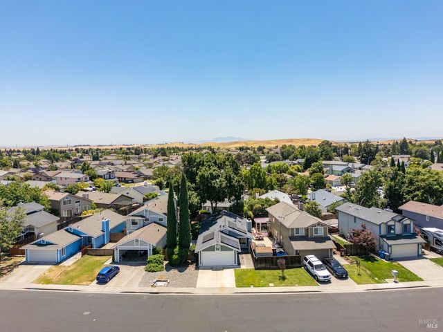 896 Meadowhawk Dr, Vacaville, CA 95687