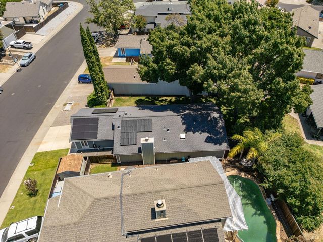 896 Meadowhawk Dr, Vacaville, CA 95687