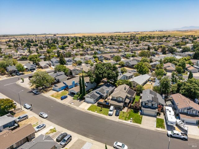 896 Meadowhawk Dr, Vacaville, CA 95687