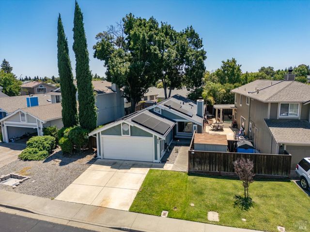 896 Meadowhawk Dr, Vacaville, CA 95687