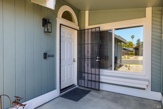 896 Meadowhawk Dr, Vacaville, CA 95687