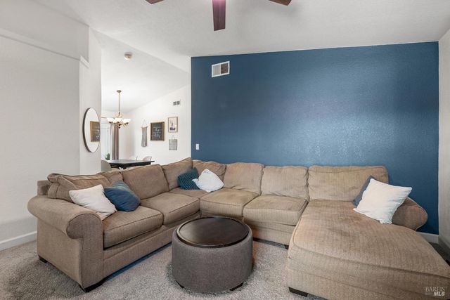 896 Meadowhawk Dr, Vacaville, CA 95687