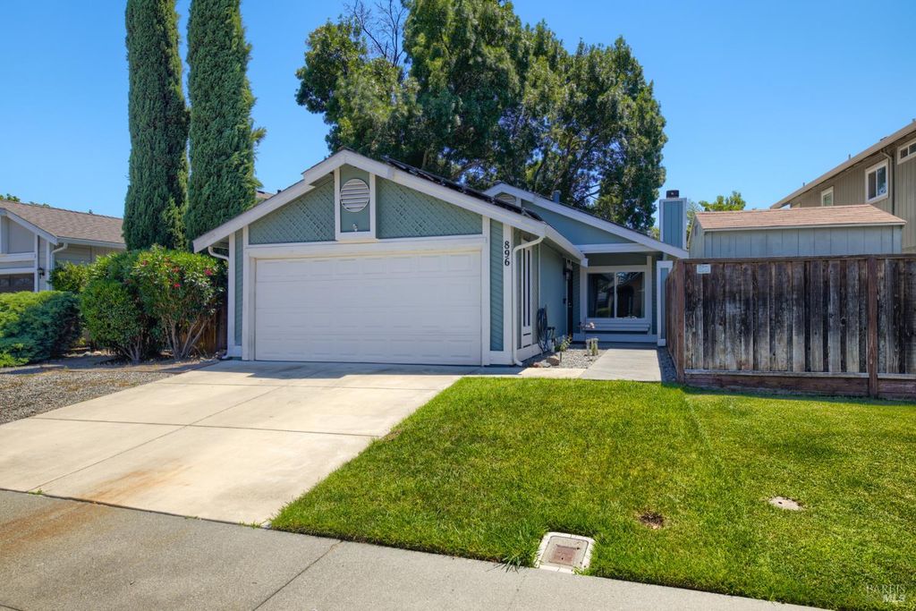 896 Meadowhawk Dr, Vacaville, CA 95687