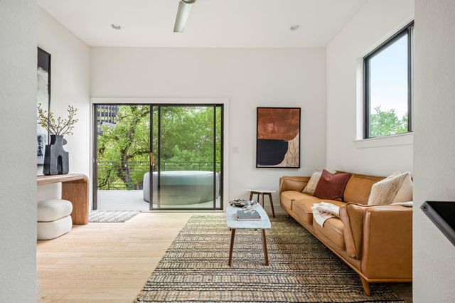 1407 Parkinson DR 1, Austin, TX 78704