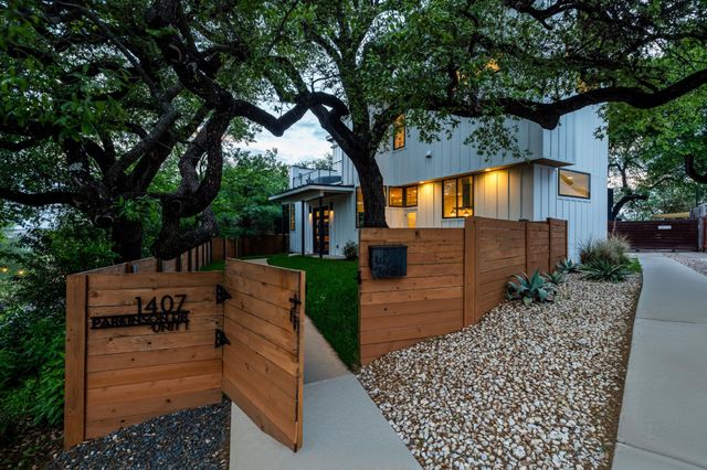 1407 Parkinson DR 1, Austin, TX 78704