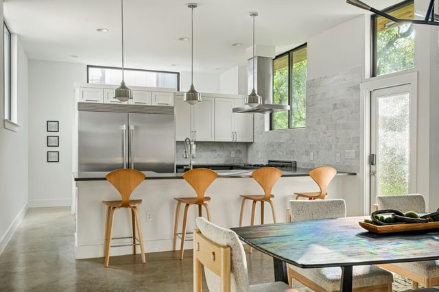 1407 Parkinson DR 1, Austin, TX 78704