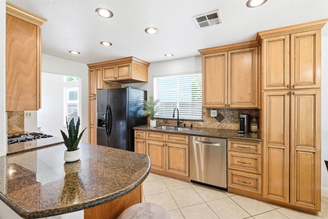 1515 Steinbeck Dr, Roseville, CA 95747