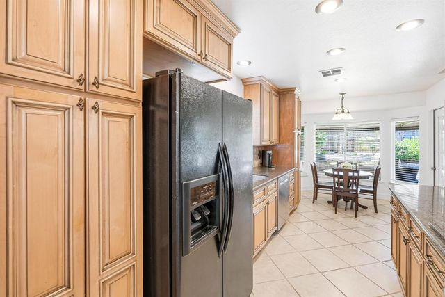 1515 Steinbeck Dr, Roseville, CA 95747