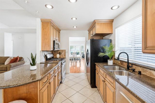 1515 Steinbeck Dr, Roseville, CA 95747