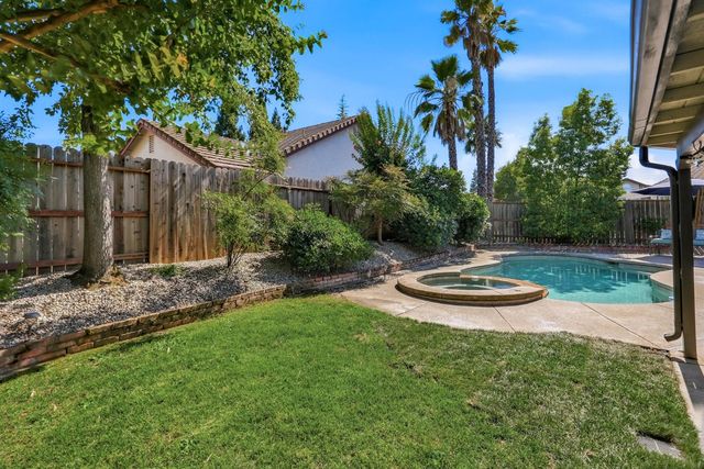 1515 Steinbeck Dr, Roseville, CA 95747
