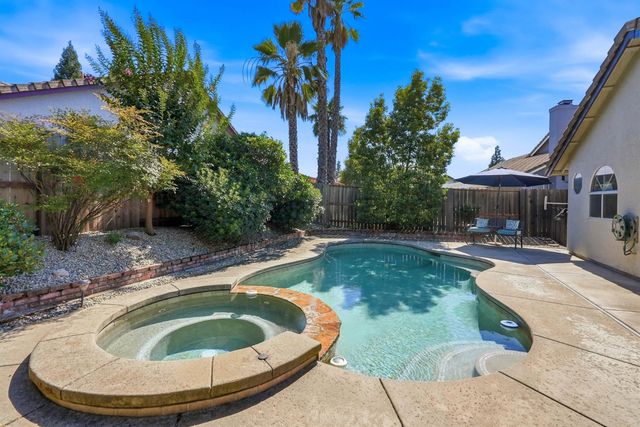 1515 Steinbeck Dr, Roseville, CA 95747