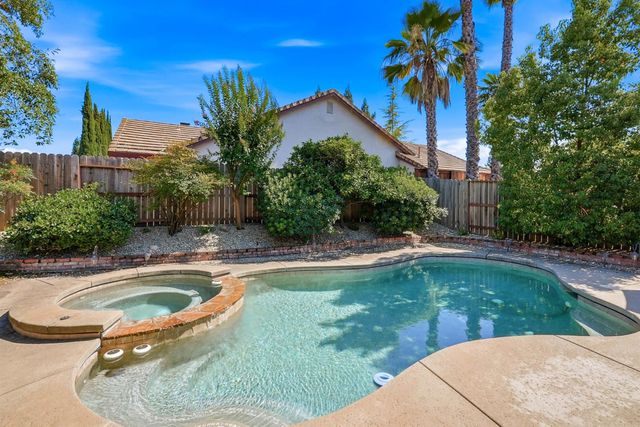1515 Steinbeck Dr, Roseville, CA 95747