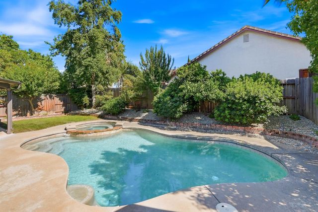 1515 Steinbeck Dr, Roseville, CA 95747