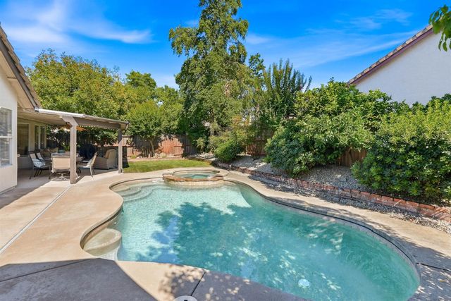 1515 Steinbeck Dr, Roseville, CA 95747