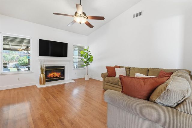 1515 Steinbeck Dr, Roseville, CA 95747