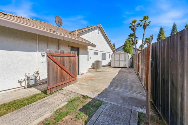 1515 Steinbeck Dr, Roseville, CA 95747