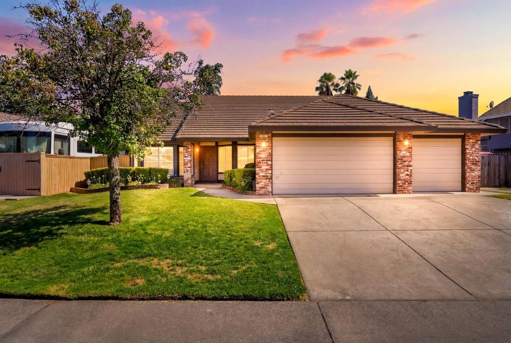 1515 Steinbeck Dr, Roseville, CA 95747