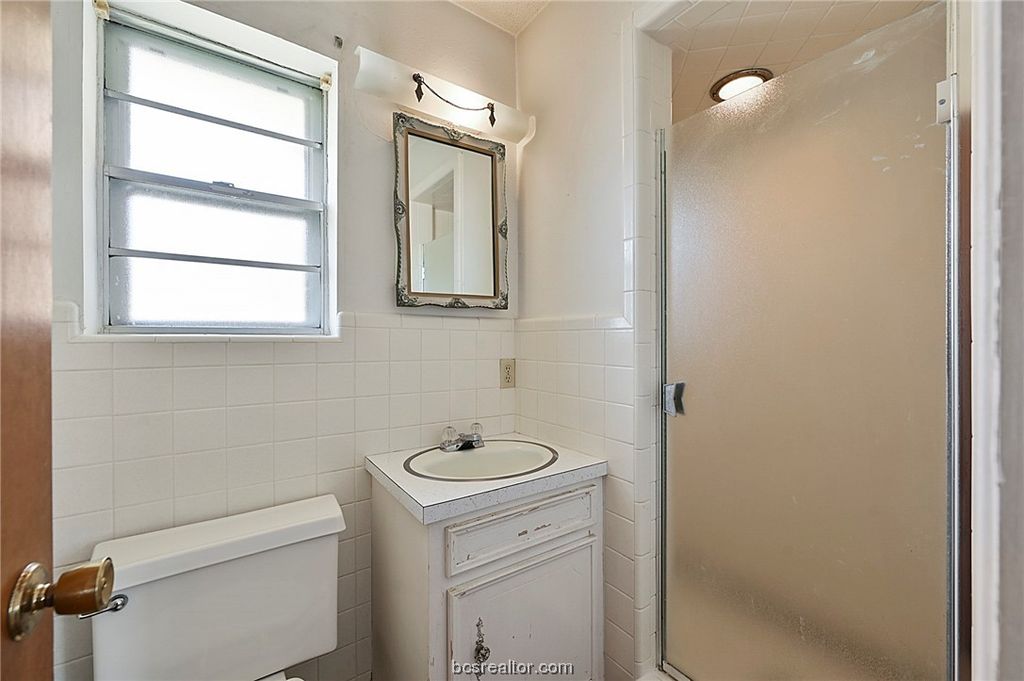 300 West Bullard Street W, Madisonville, TX 77864 — photo 5