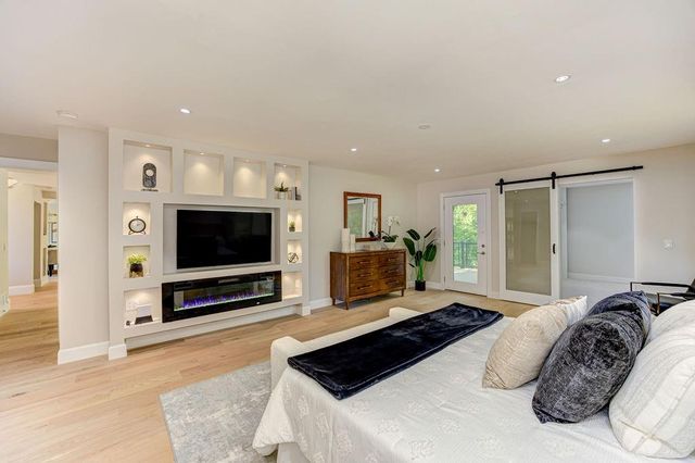 250 Bruton Way, Sandy Springs, GA 30342