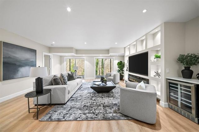 250 Bruton Way, Sandy Springs, GA 30342