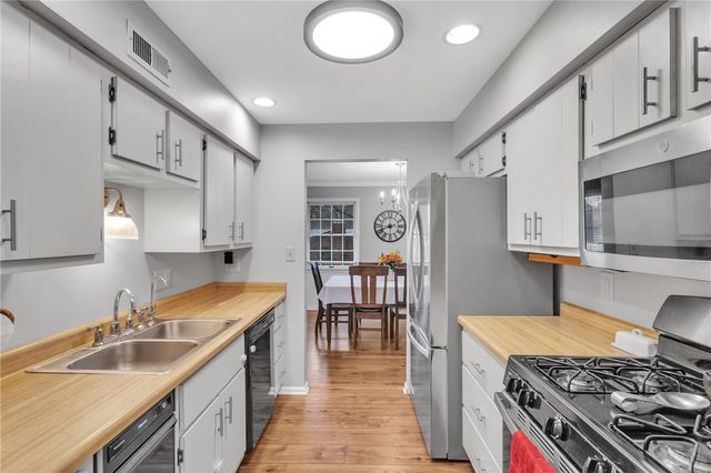 105 Lynn Ann Dr, Plum Boro, PA 15068