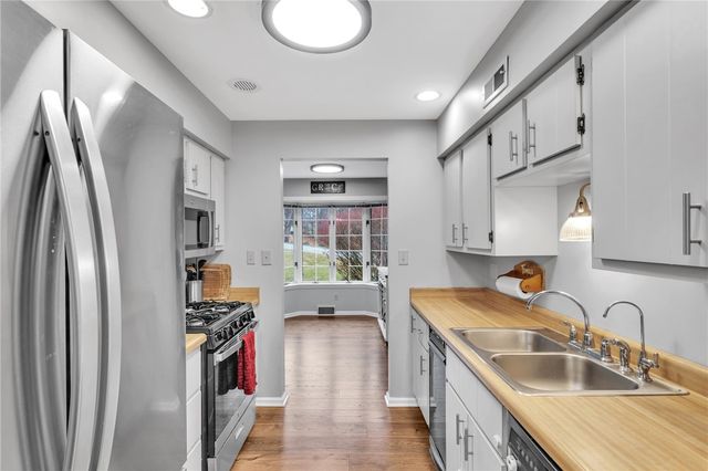 105 Lynn Ann Dr, Plum Boro, PA 15068