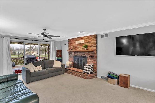 105 Lynn Ann Dr, Plum Boro, PA 15068