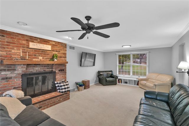 105 Lynn Ann Dr, Plum Boro, PA 15068