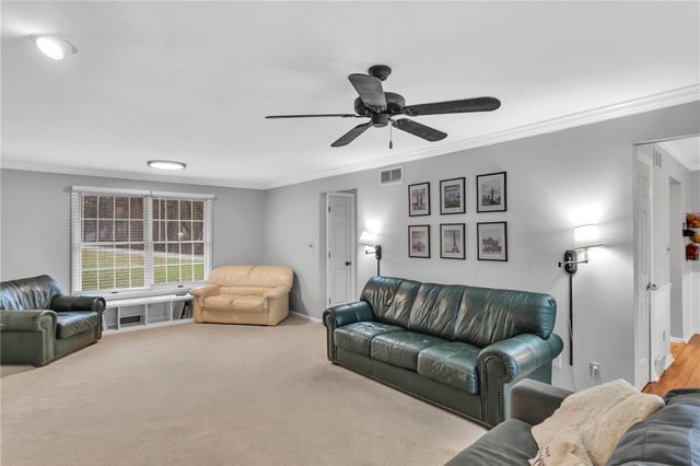 105 Lynn Ann Dr, Plum Boro, PA 15068