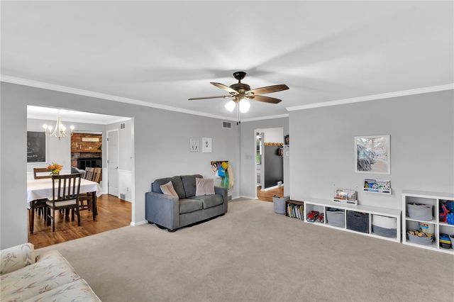 105 Lynn Ann Dr, Plum Boro, PA 15068