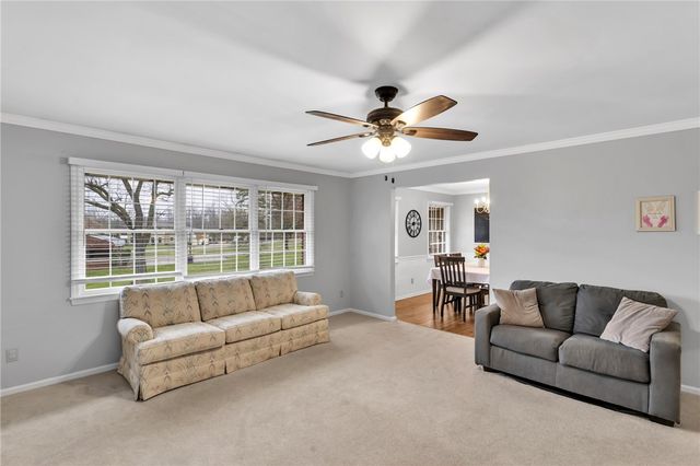 105 Lynn Ann Dr, Plum Boro, PA 15068