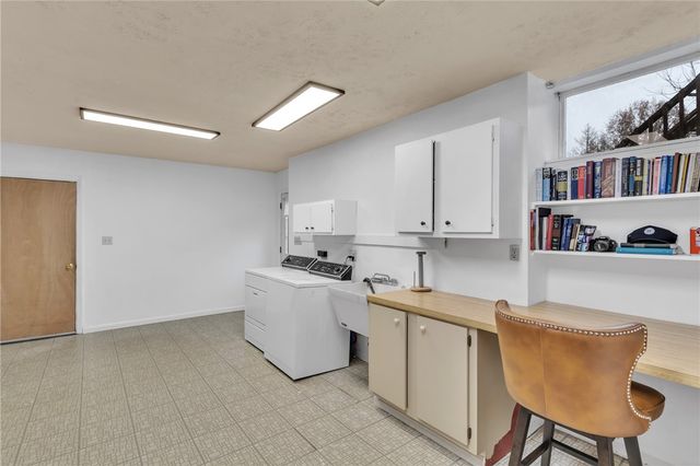 105 Lynn Ann Dr, Plum Boro, PA 15068