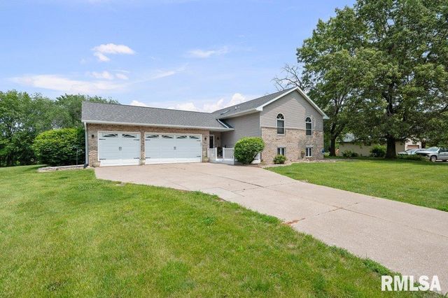 211 EAGLE RIDGE Road, Muscatine, IA 52761