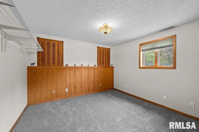 211 EAGLE RIDGE Road, Muscatine, IA 52761