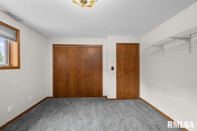 211 EAGLE RIDGE Road, Muscatine, IA 52761