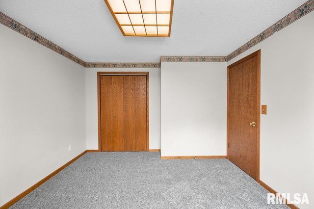 211 EAGLE RIDGE Road, Muscatine, IA 52761