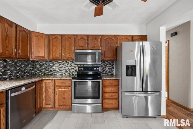 211 EAGLE RIDGE Road, Muscatine, IA 52761