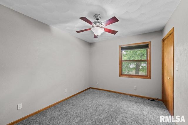 211 EAGLE RIDGE Road, Muscatine, IA 52761