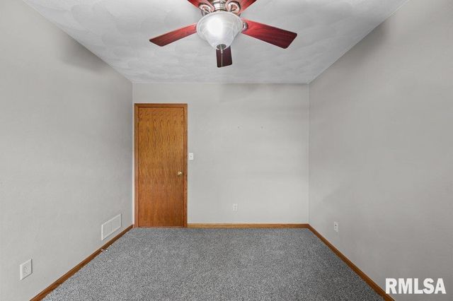 211 EAGLE RIDGE Road, Muscatine, IA 52761